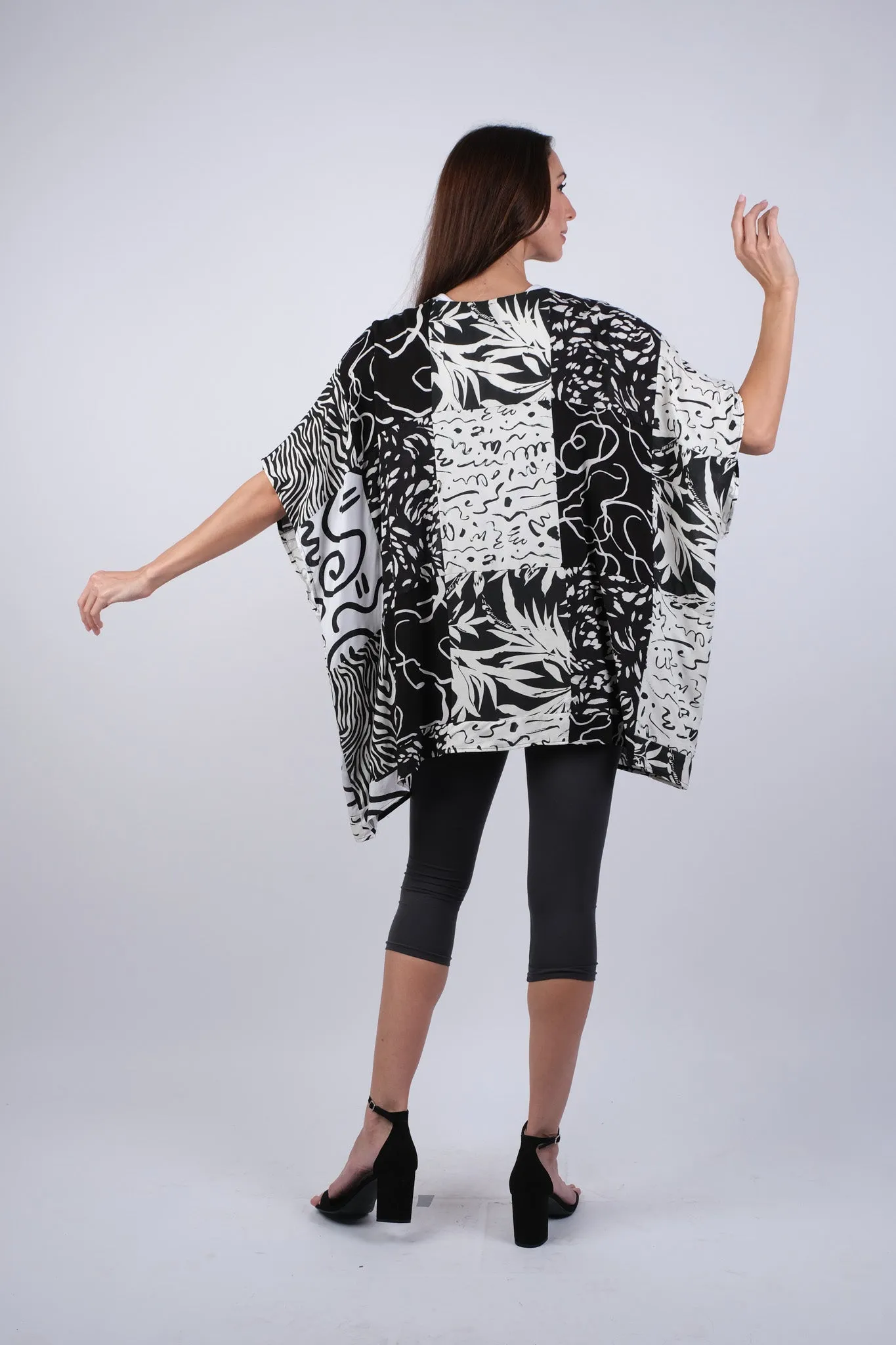 225199 Black & White Aura Patchwork Caridgan