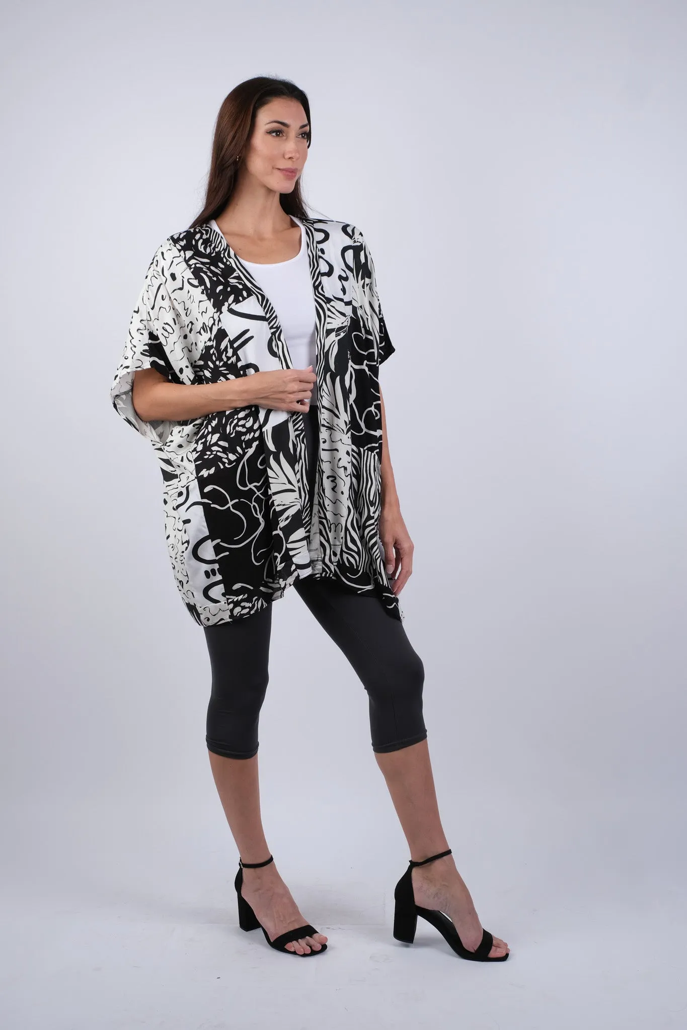 225199 Black & White Aura Patchwork Caridgan